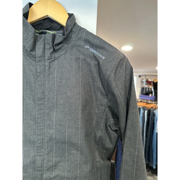 Brooks LIghtweight Jacket Size M - Picture 3 of 6